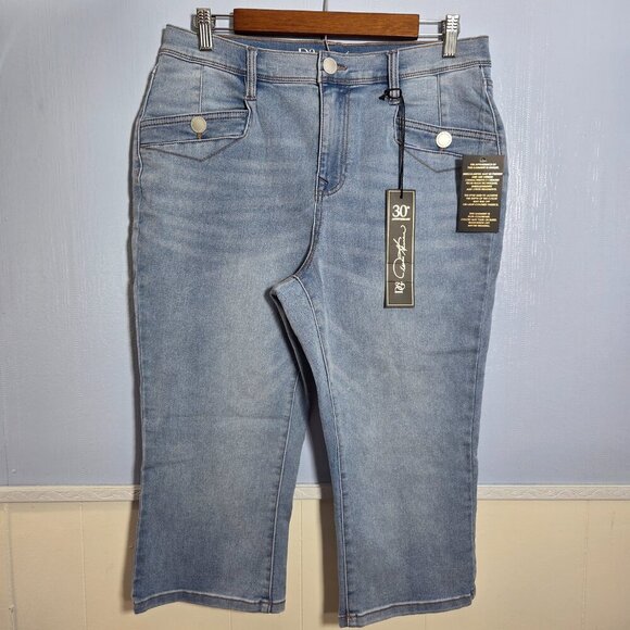 DG2 by Diane Gilman 14 Light Wash Denim Blue Slight Flare Summer Capri Pants - Picture 2 of 12